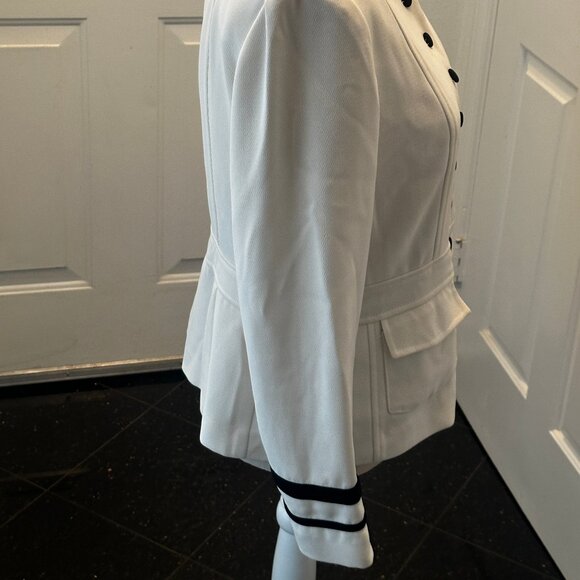 Command Attention with Military Chic: Plaza South Women's Jacket, Size 10 - Picture 9 of 12